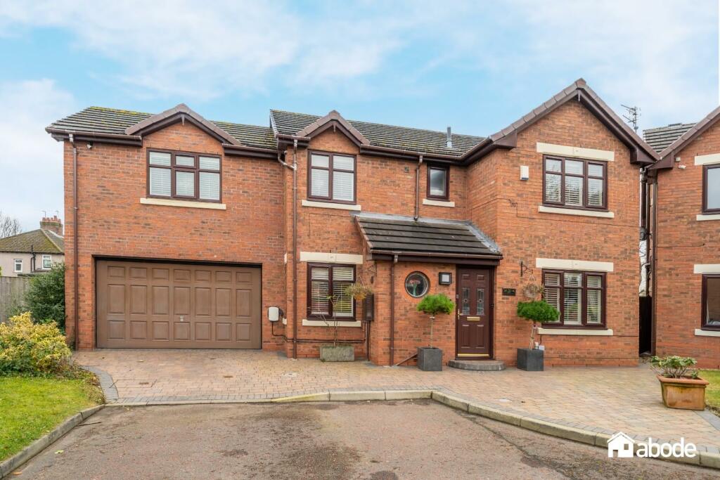 4 bedroom detached house for sale in Tithebarn Grove, Liverpool, L15