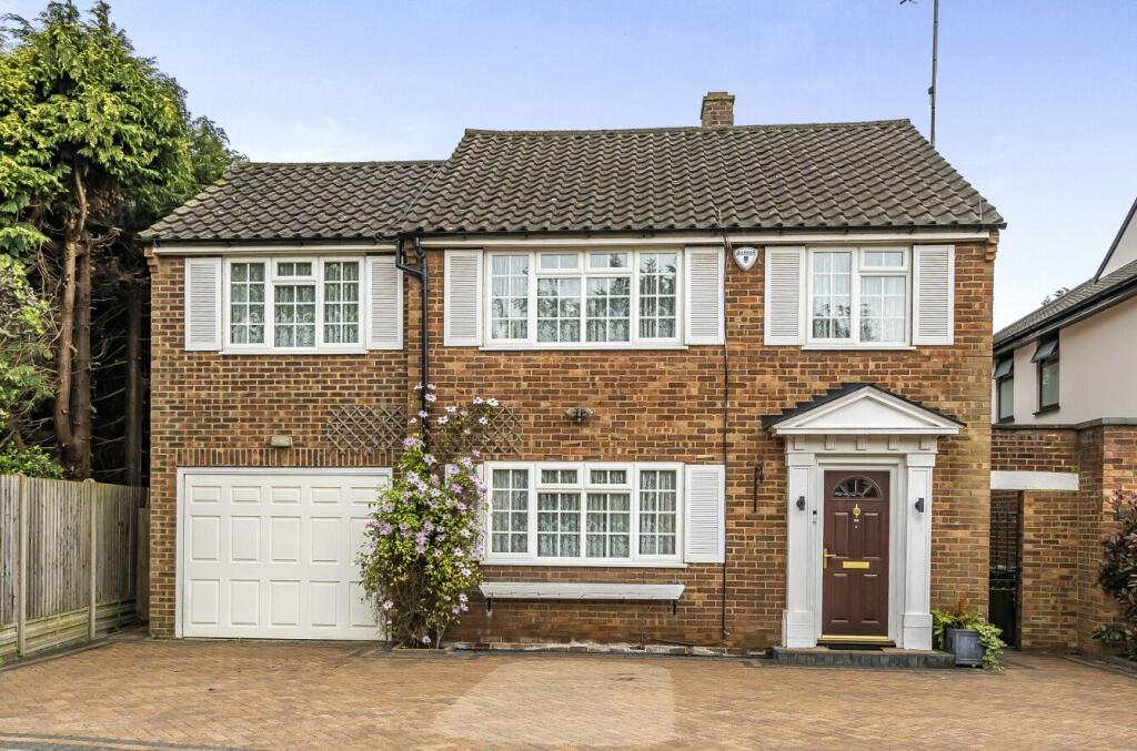 4 bedroom detached house for sale in Kitswell Way, Radlett, Hertfordshire, WD7