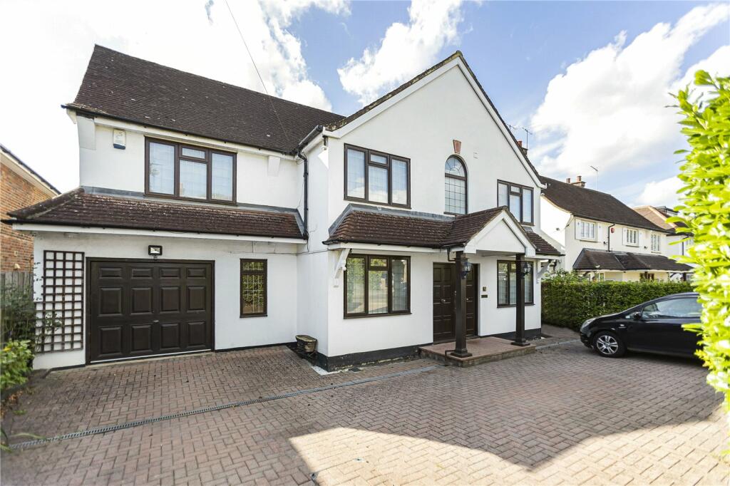 5 bedroom detached house for sale in Beech Avenue, Radlett