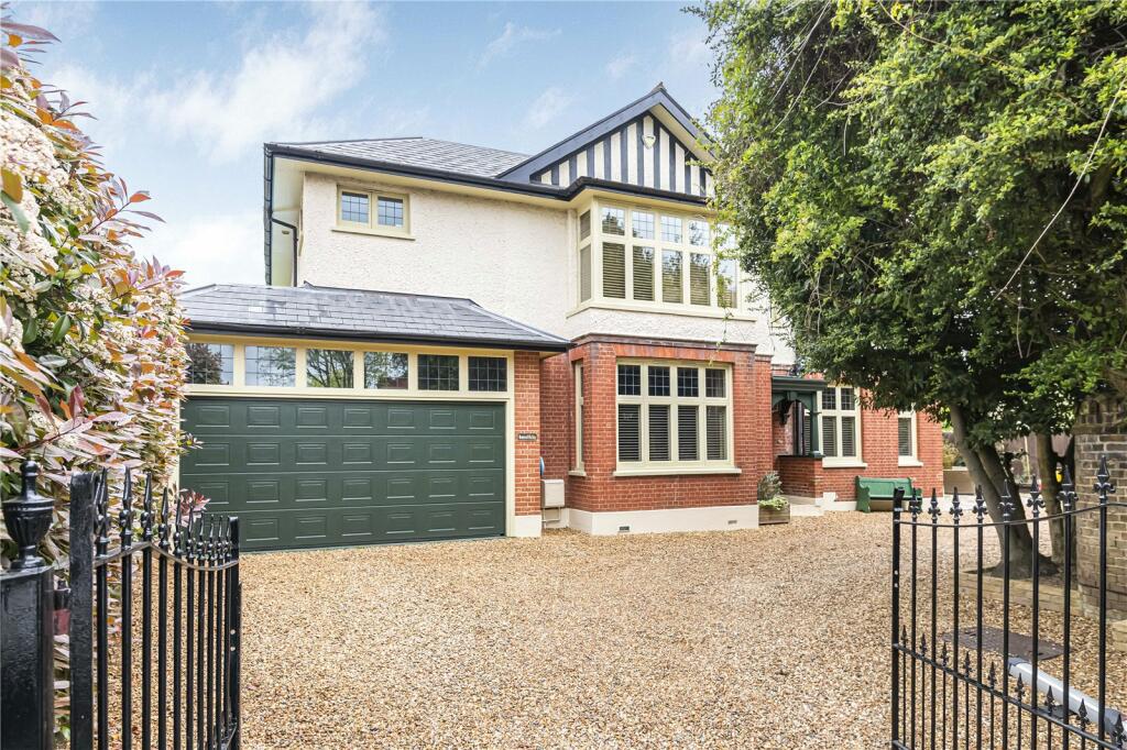 6 bedroom detached house for sale in Station Road, Winchmore Hill