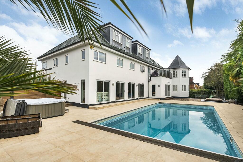 Main image of property: Wayside Close, London, N14