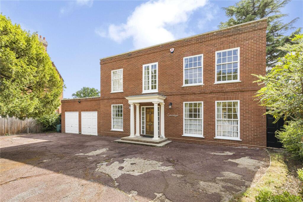 Main image of property: The Crescent, Barnet, EN5