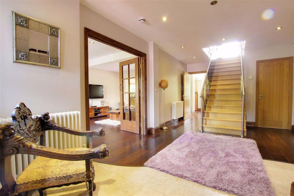 6 bedroom detached house for sale in Parkgate Avenue, Hadley Wood