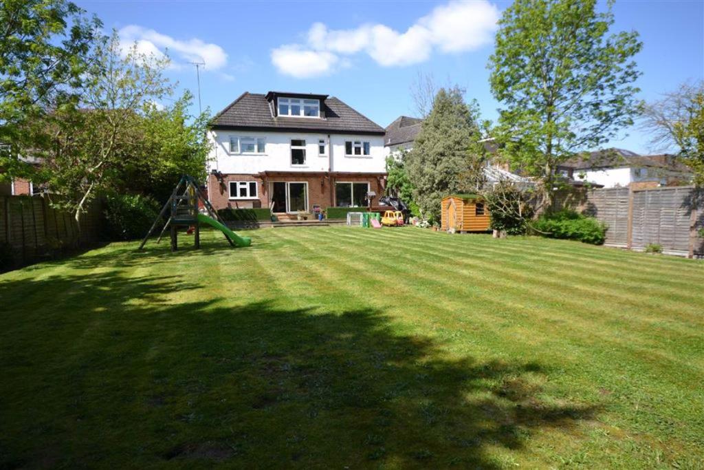 6 bedroom detached house for sale in Parkgate Avenue, Hadley Wood