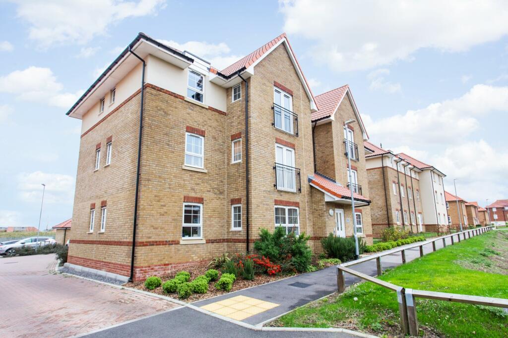 2 bedroom flat for sale in Fife Way, Aylesham, CT3