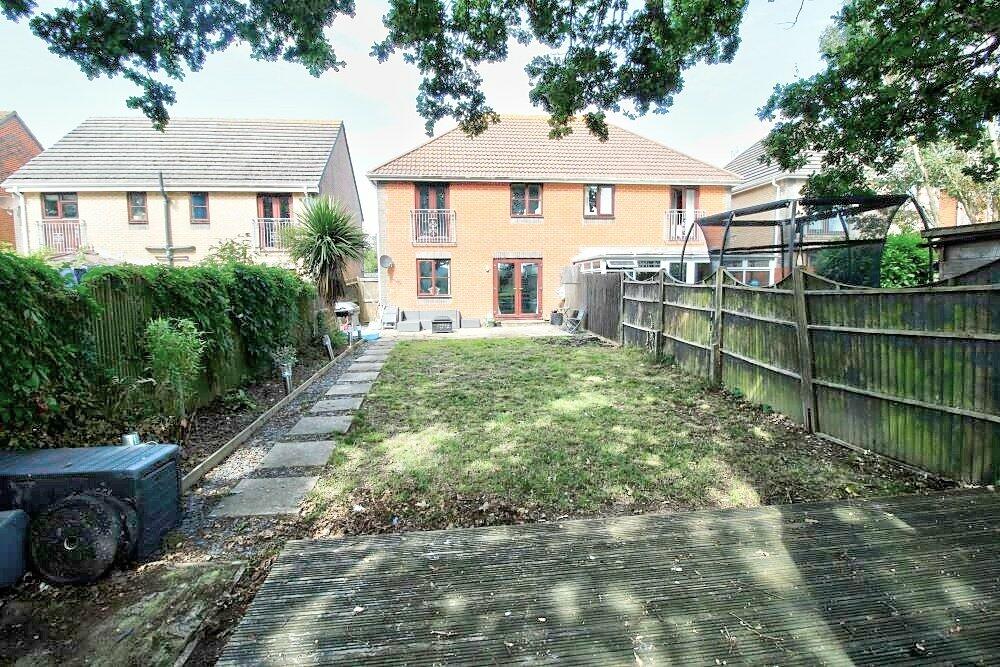 3 bedroom semidetached house for sale in Lynholm Road, Polegate, BN26