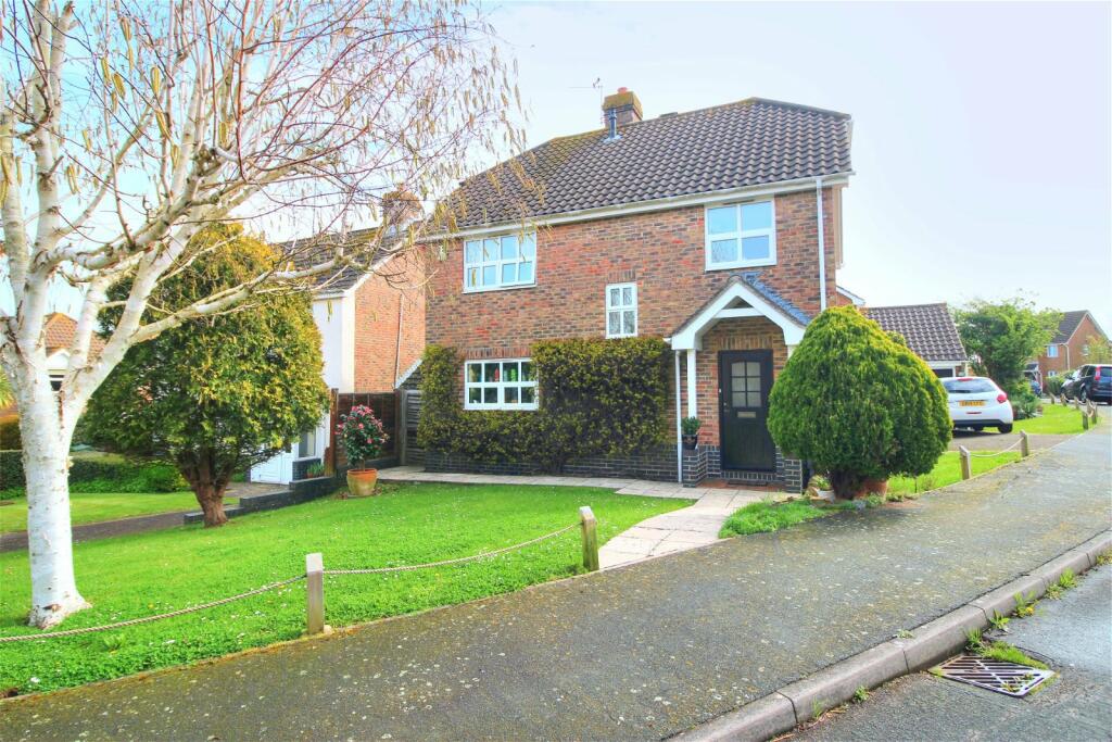 4 bedroom detached house for sale in Chiltern Close, Eastbourne, BN23