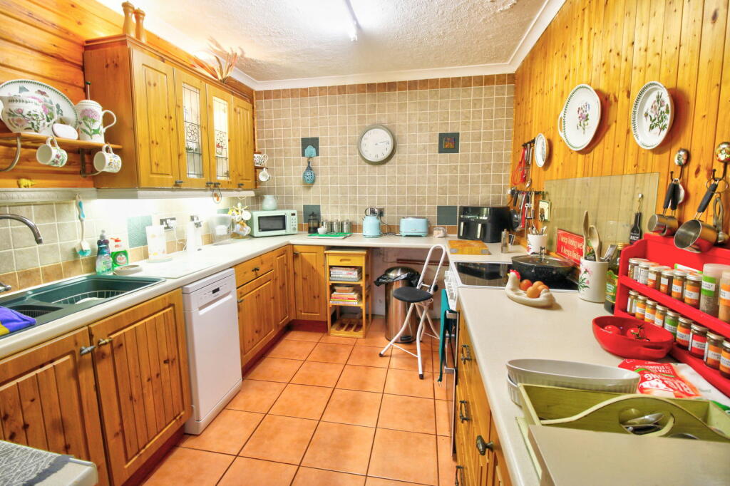 Additional property image - Court Road, Eastbourne, BN22 9EZ