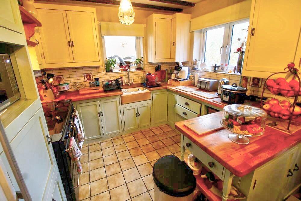 Additional property image - Roselands Avenue, Eastbourne, BN22 8NX