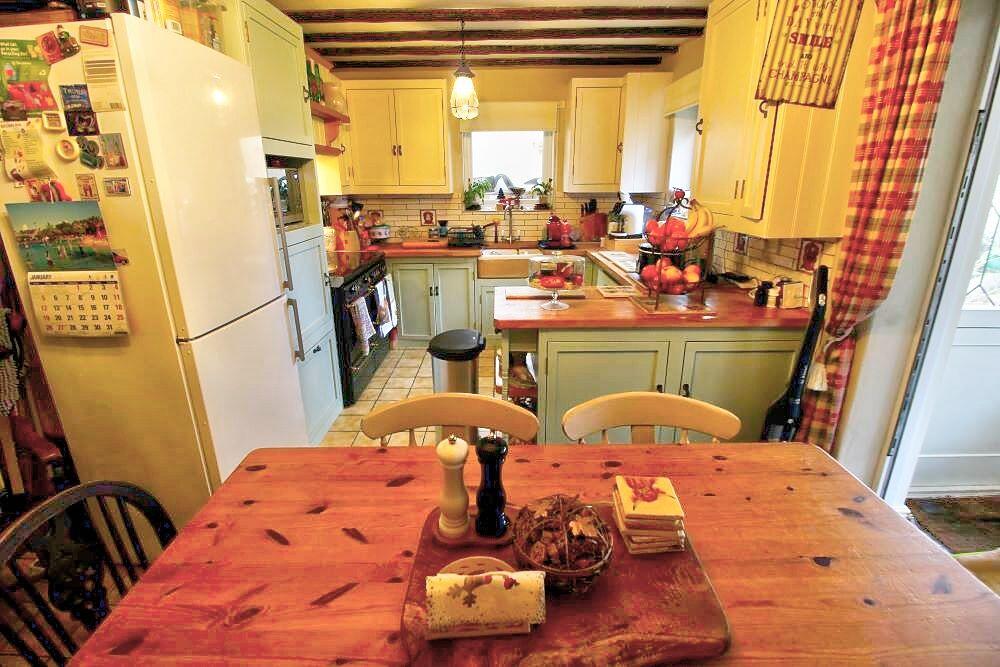Additional property image - Roselands Avenue, Eastbourne, BN22 8NX