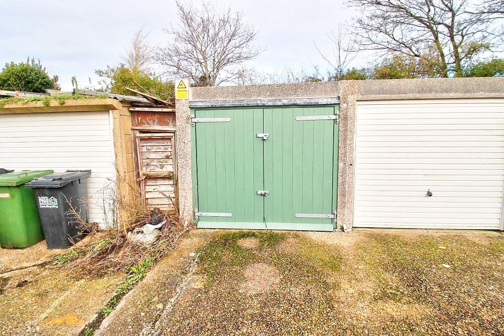Additional property image - Roselands Avenue, Eastbourne, BN22 8NX