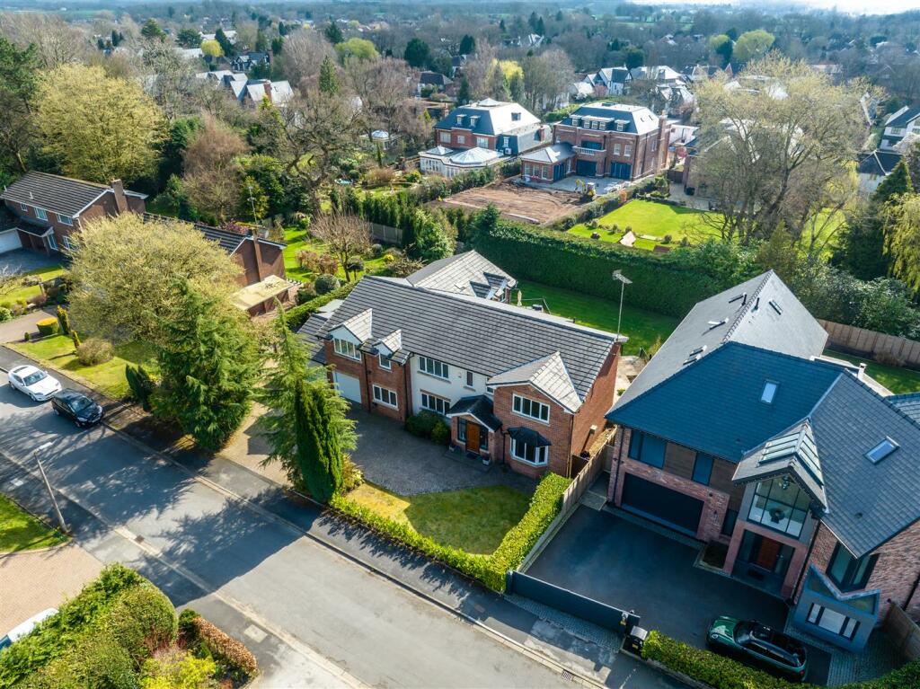 6 bedroom detached house for sale in Pinewood, Bowdon, WA14