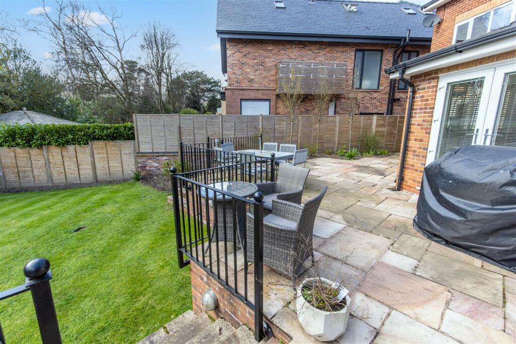 6 bedroom detached house for sale in Pinewood, Bowdon, WA14