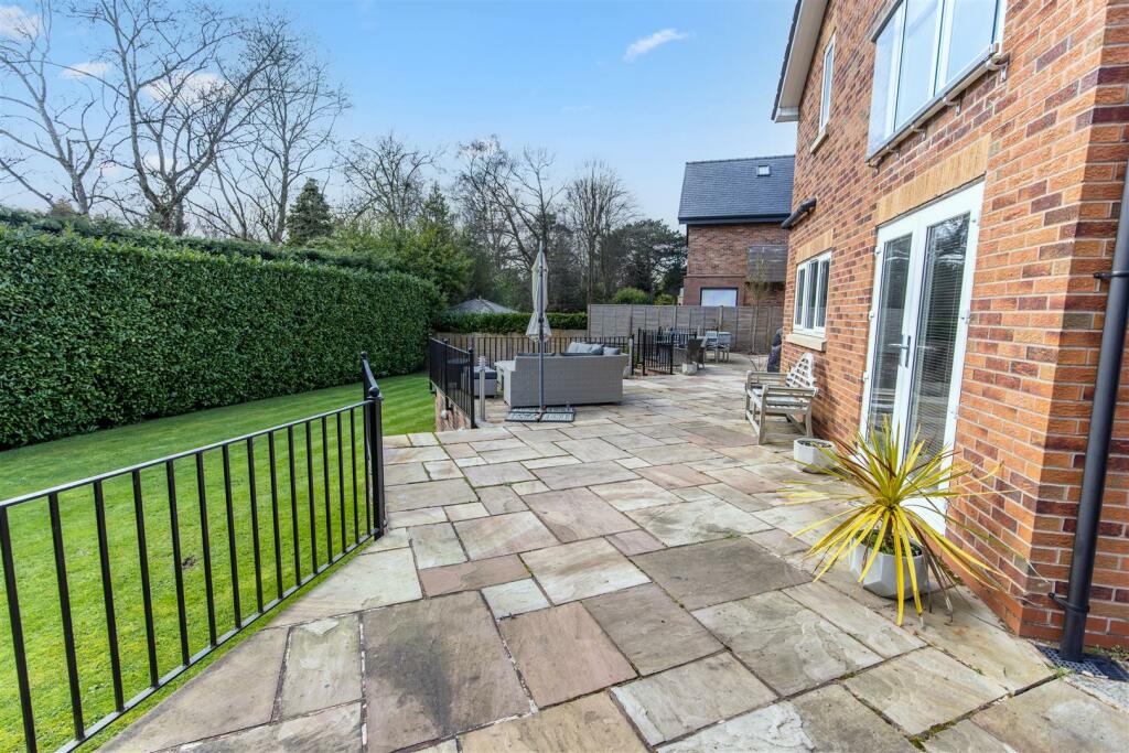 6 bedroom detached house for sale in Pinewood, Bowdon, WA14