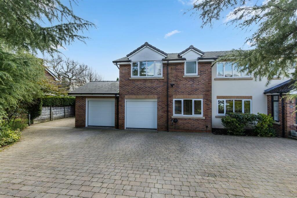 6 bedroom detached house for sale in Pinewood, Bowdon, WA14