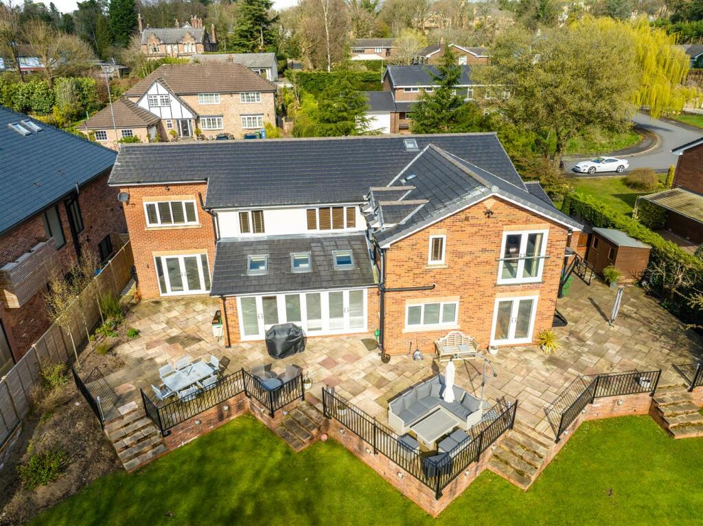 6 bedroom detached house for sale in Pinewood, Bowdon, WA14