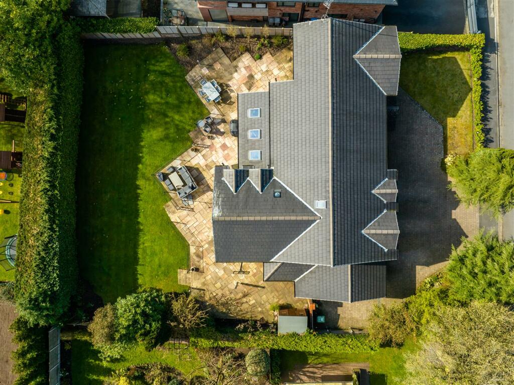 6 bedroom detached house for sale in Pinewood, Bowdon, WA14