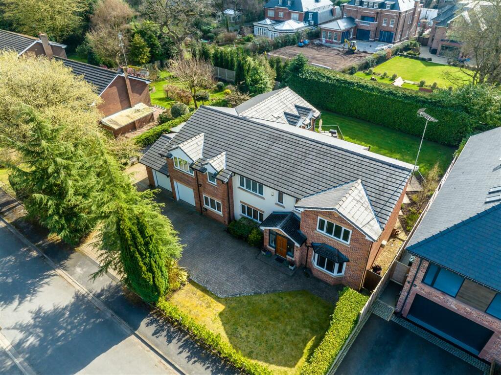 6 bedroom detached house for sale in Pinewood, Bowdon, WA14