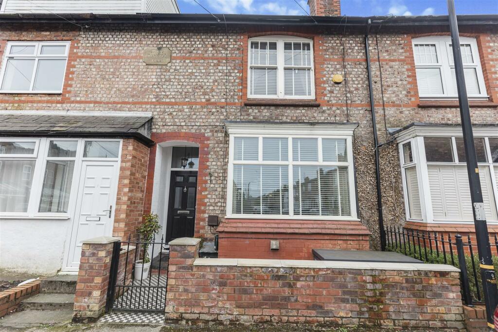 3 bedroom terraced house for sale in Bath Street, Altrincham, WA14