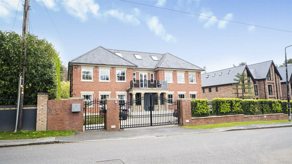 7 bedroom detached house for sale in Barry Rise, Bowdon, Altrincham, WA14
