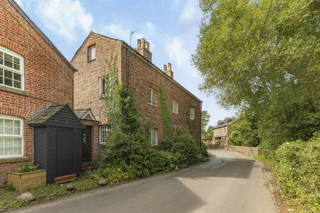3 bedroom semidetached house for sale in Pepper Street, Mobberley