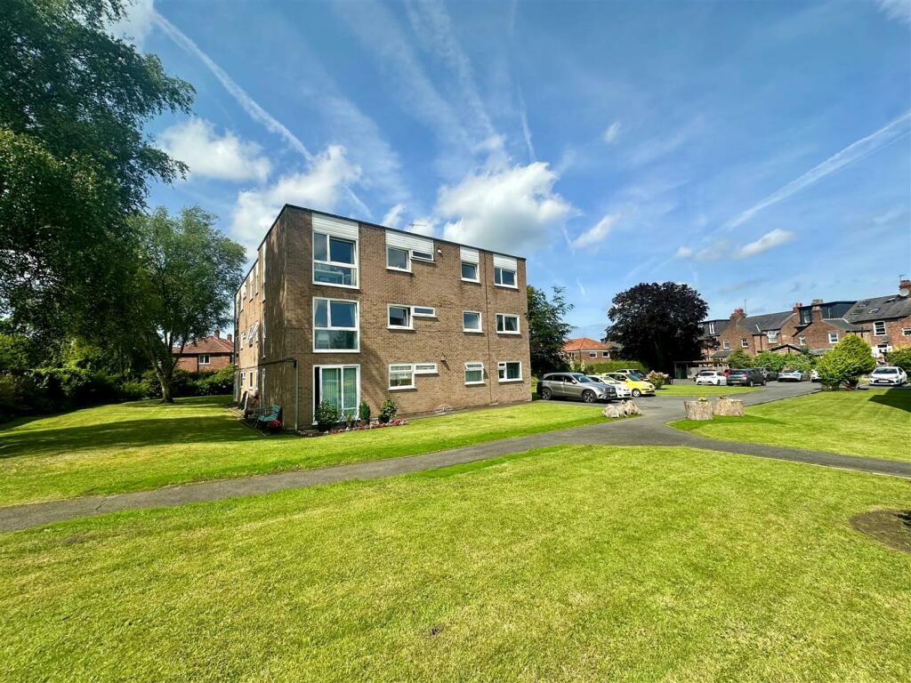 2 bedroom apartment for sale in Grange Road, Bowdon, Altrincham, WA14
