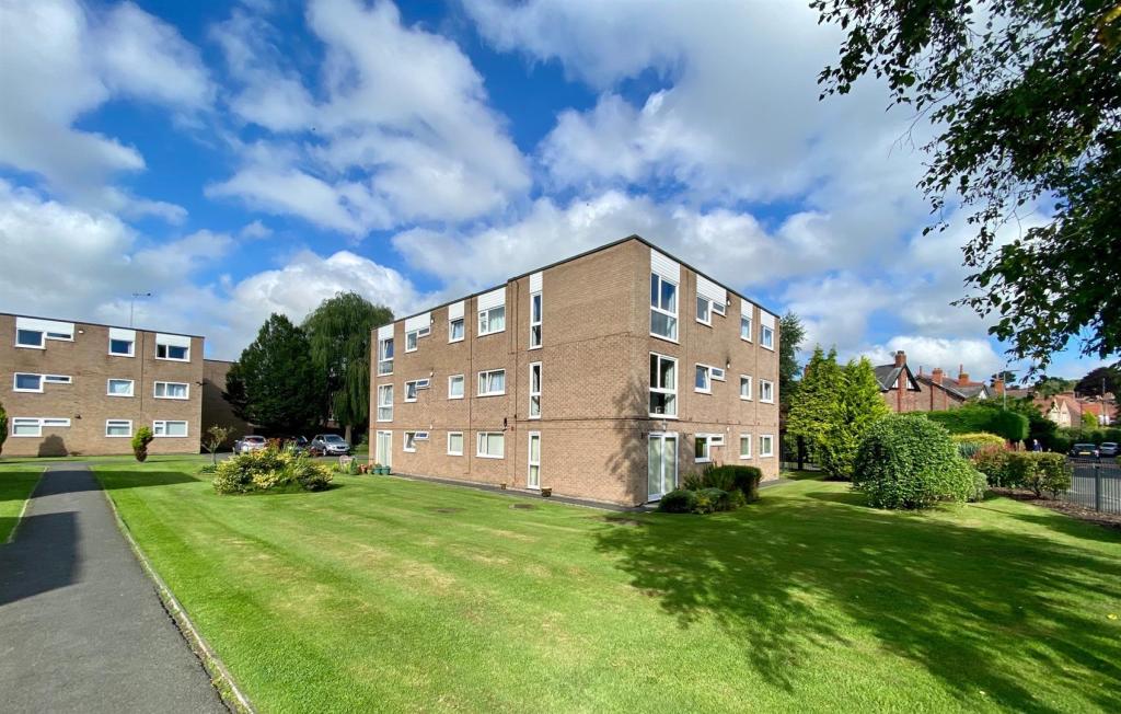 2 bedroom apartment for sale in Grange Road, Bowdon, Altrincham, WA14