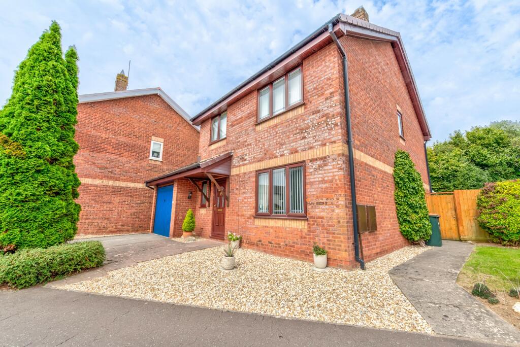 4 bedroom detached house for sale in Mallards Reach, Marshfield