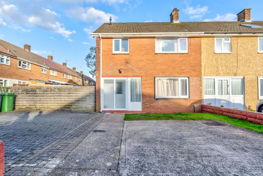 3 bedroom end of terrace house for sale in Honiton Road, Llanrumney