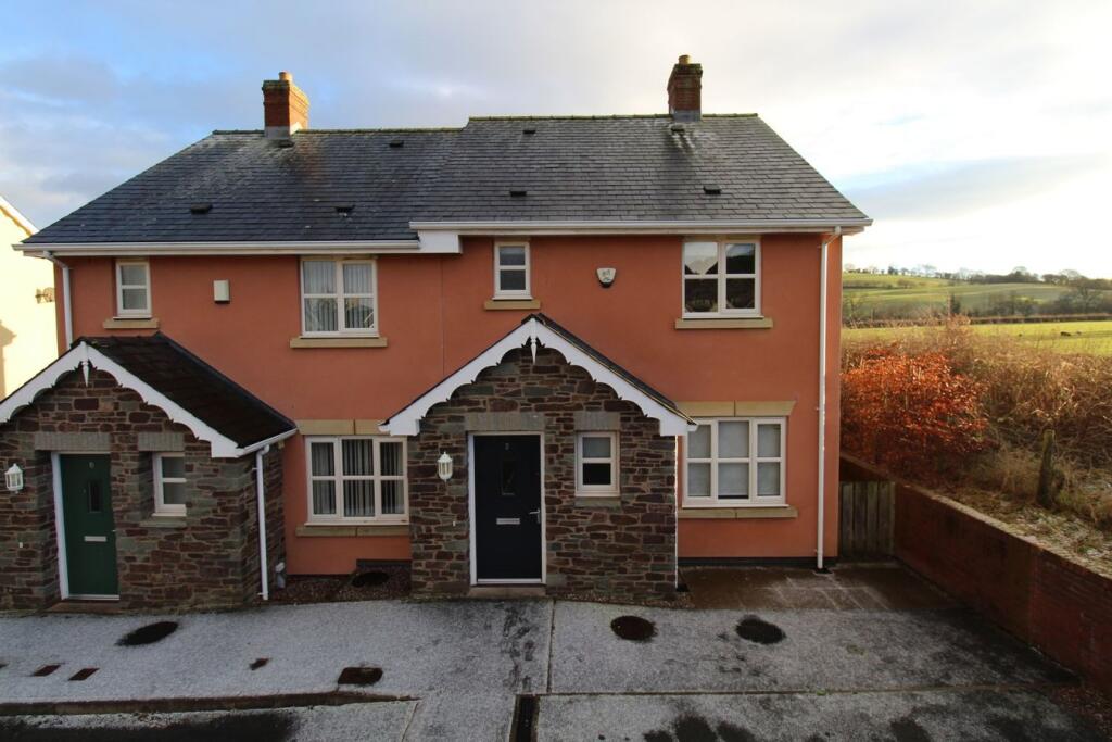 3 bedroom semi-detached house