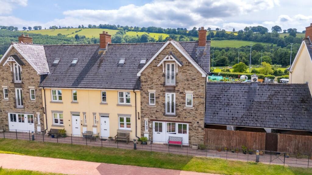 4 bedroom terraced house