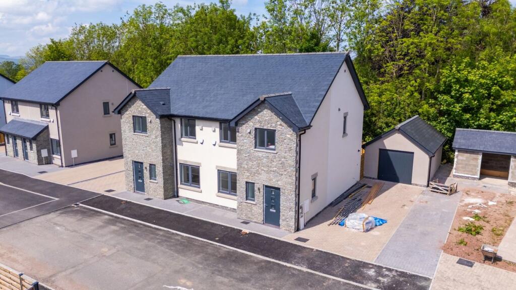 3 bedroom semi-detached house