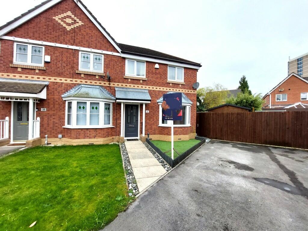 3 bedroom semi-detached house for rent in Hinchley Road, Blackley, M9