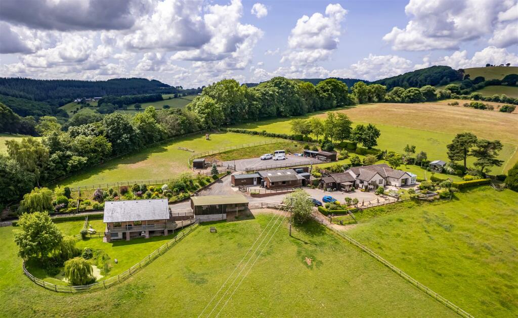 3 bedroom country house for sale in Warden Road, Presteigne, LD8