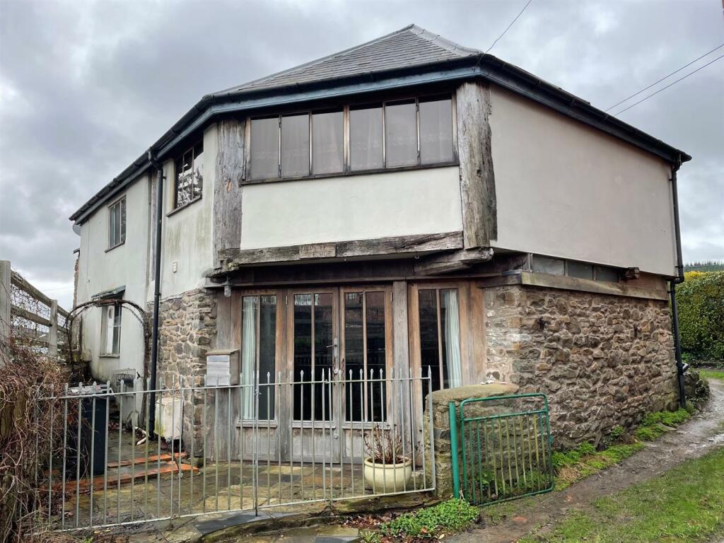 3 bedroom detached house for sale in Green End, Presteigne, LD8