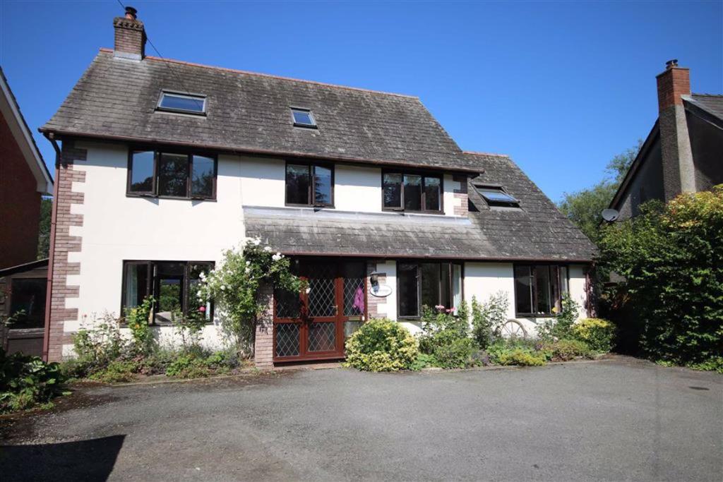 5 bedroom detached house for sale in GlasburyonWye, Hereford