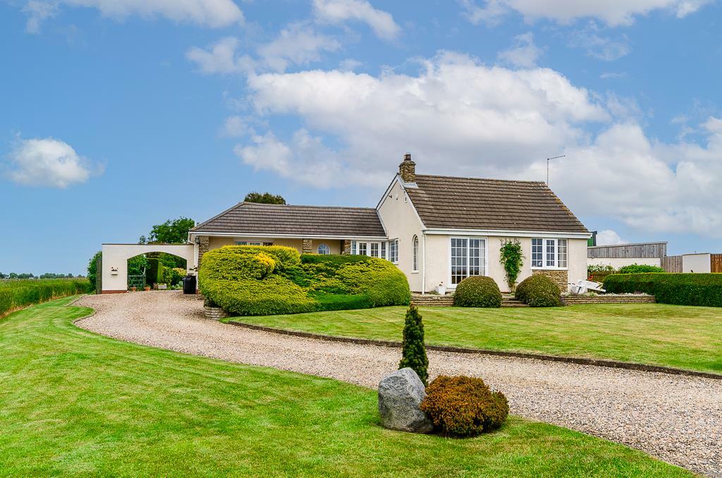 3 bedroom detached bungalow for sale in Thirtle Dene, Rimswell, WITHERNSEA, HU19