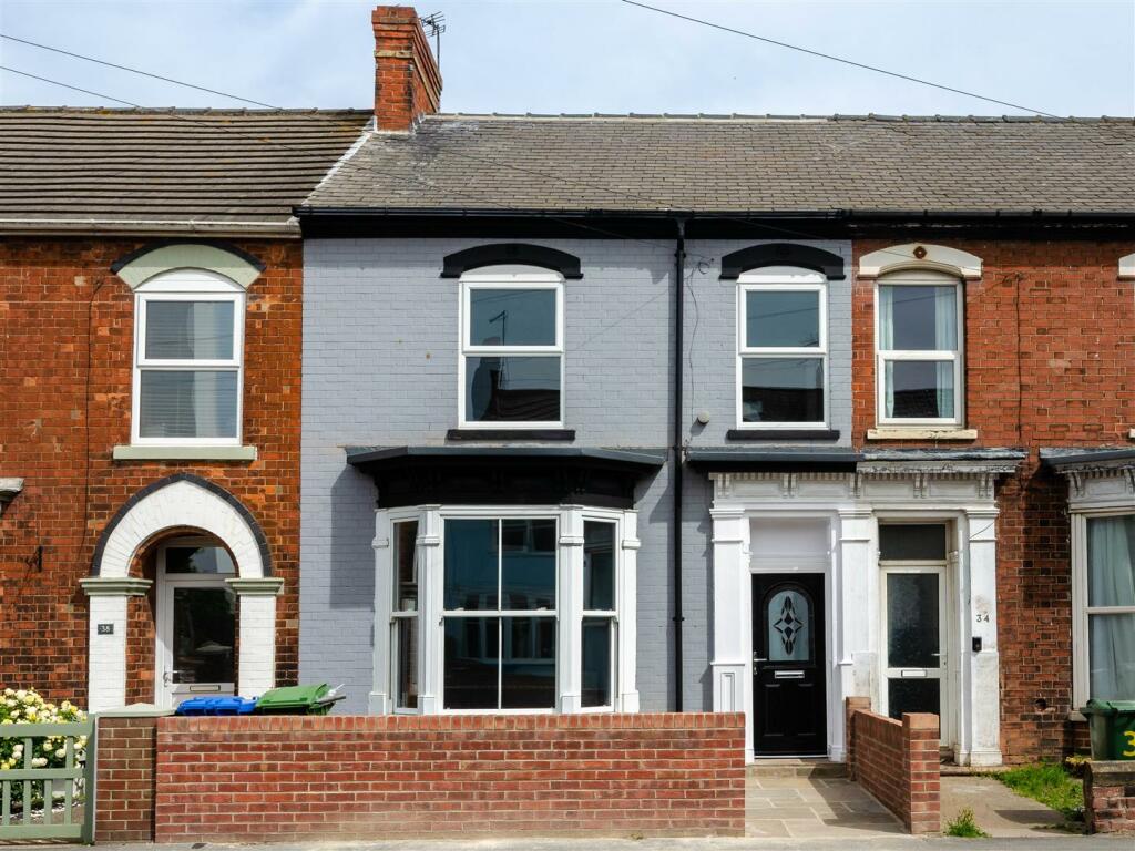 4 bedroom terraced house for sale in Hull Road, Withernsea, HU19