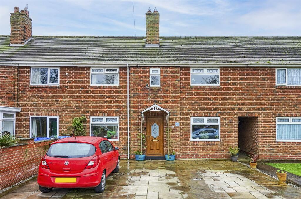 3 bedroom terraced house for sale in Ryecroft Drive, Withernsea, HU19