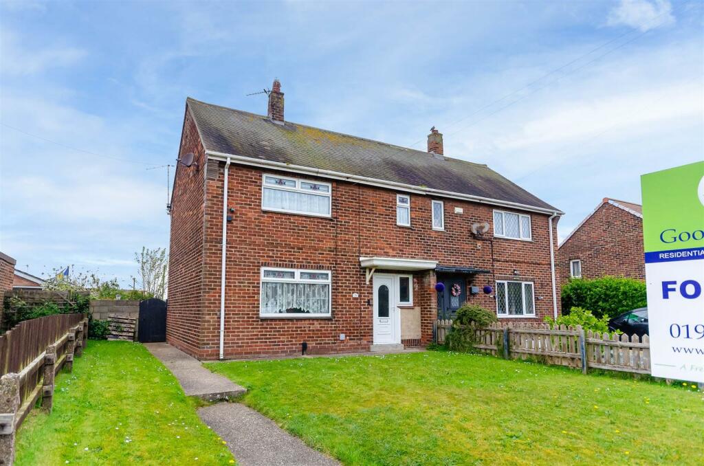 2 bedroom semidetached house for sale in Highfield, Withernsea, HU19