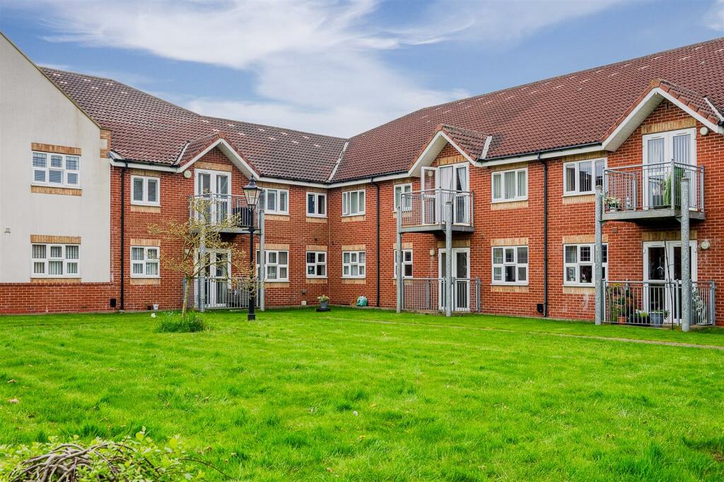 2 bedroom apartment for sale in Birch Tree Drive, Hedon, HU12