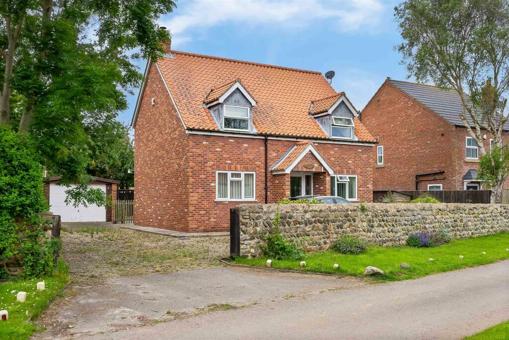 3 bedroom detached house for sale in Beck Street, Easington, HU12