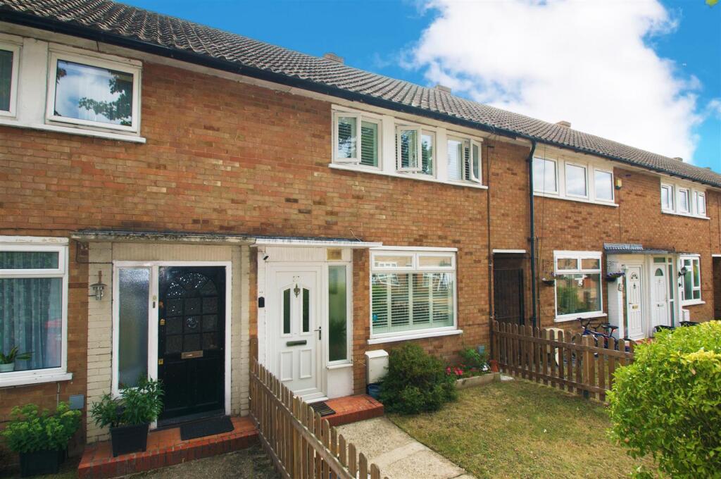 Main image of property: Parry Green North, Slough