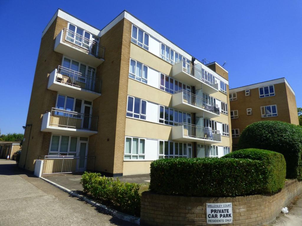 3 bedroom apartment for rent in Wellesley Avenue, Iver, SL0