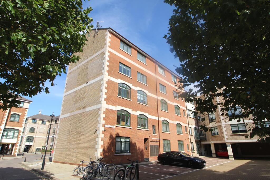 Main image of property: Corner Hall, HEMEL HEMPSTEAD