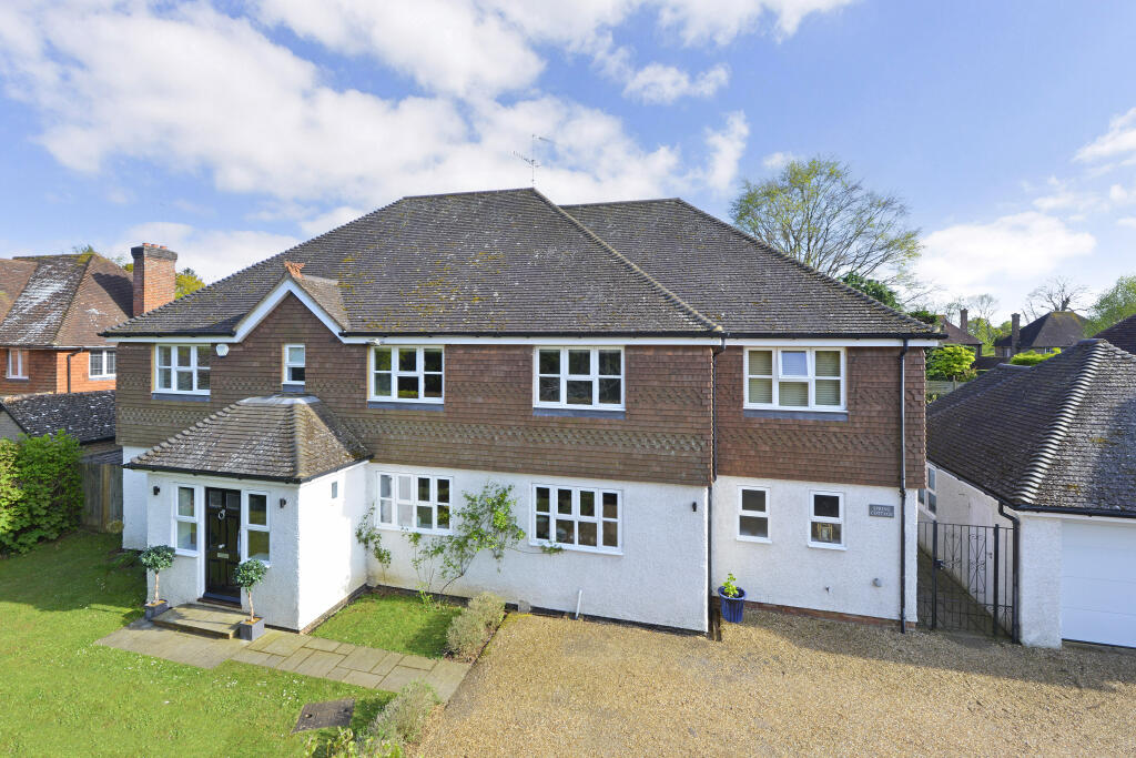 6 bedroom detached house for rent in The Drive, Godalming, Surrey, GU7