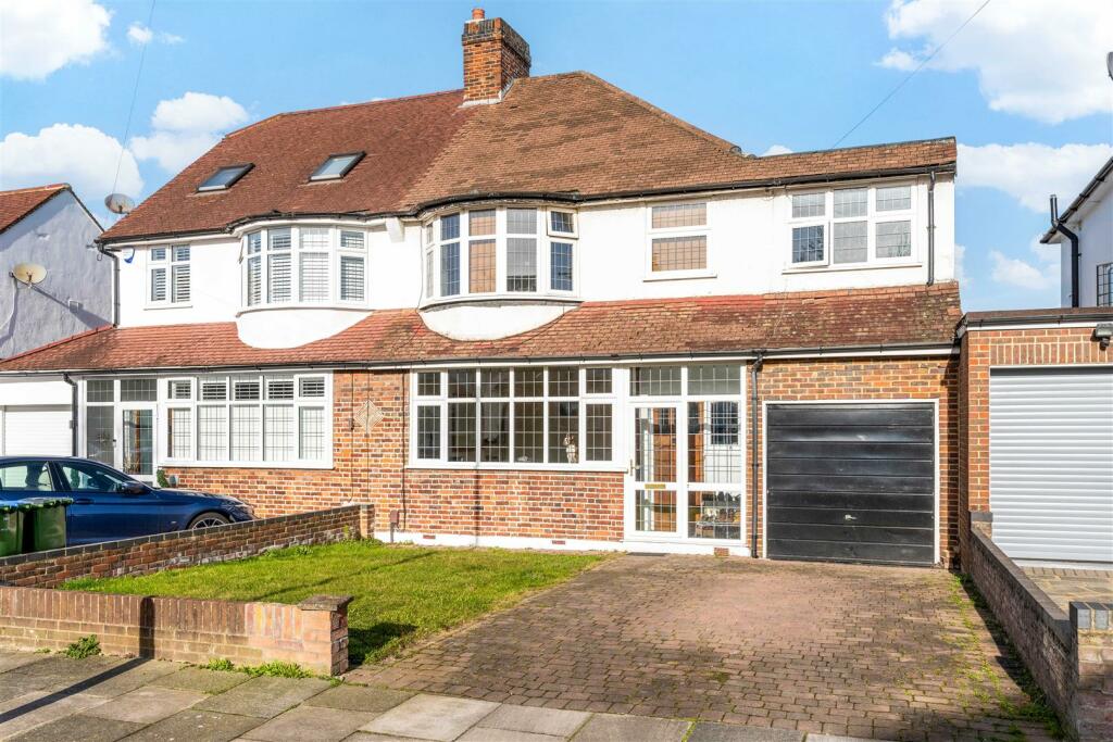 4 bedroom semidetached house for sale in Overmead, Sidcup, DA15