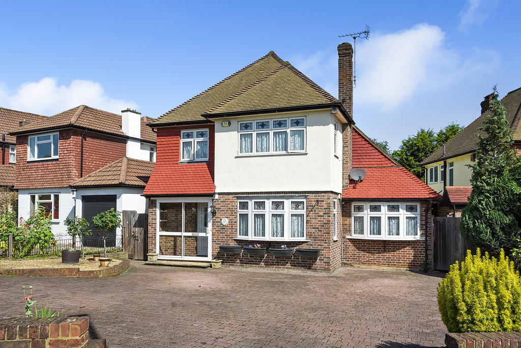 3 bedroom detached house for sale in Winn Road, London, SE12