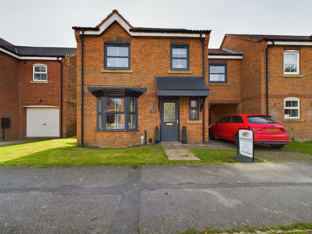 6 bedroom link detached house for sale in The Crayke, Bridlington, YO16