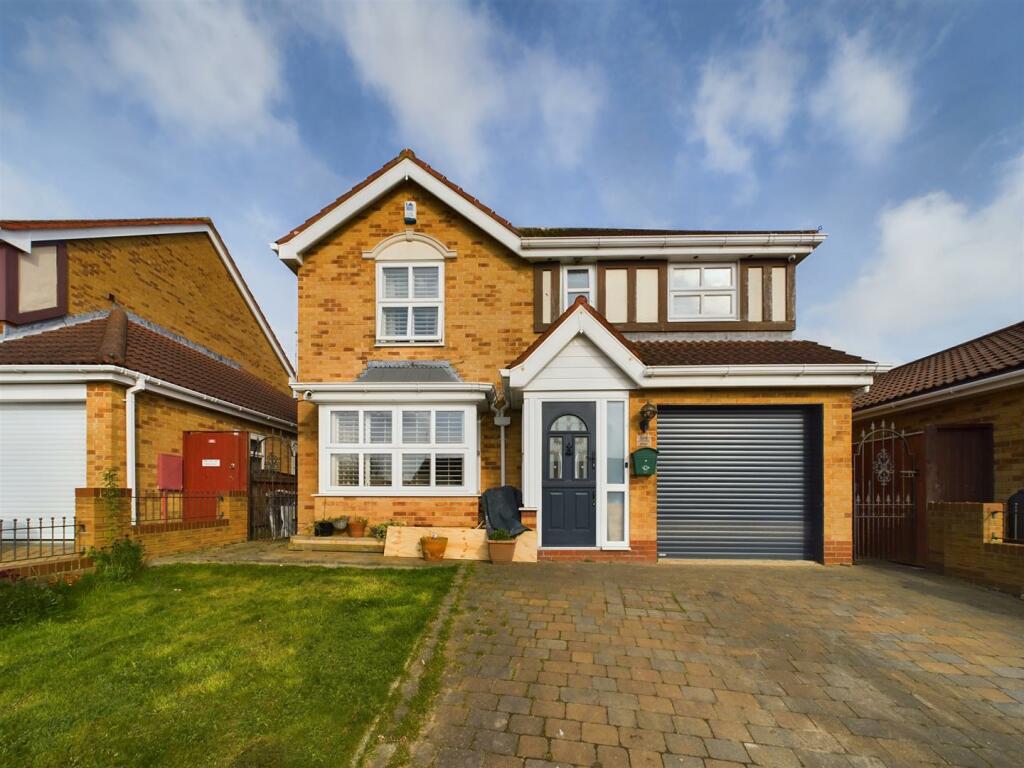4 bedroom detached house for sale in Aysgarth Rise, Bridlington, YO16